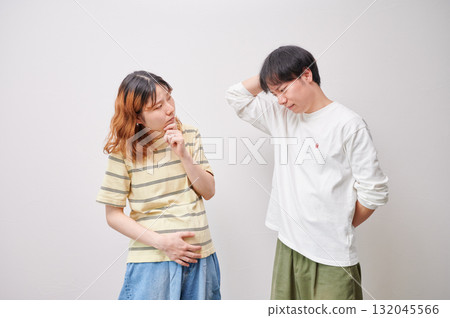 擔心的夫婦、孕婦、諮詢、產婦 132045566