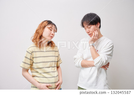 Worried couple, pregnant woman, consultation, maternity Worried couple, pregnant woman, consultation, maternity 132045587