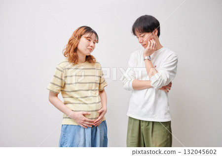 Worried couple, pregnant woman, consultation, maternity Worried couple, pregnant woman, consultation, maternity 132045602
