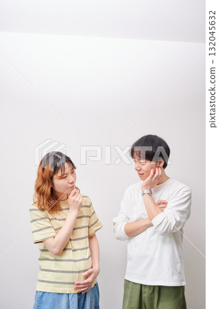 Worried couple, pregnant woman, consultation, maternity Worried couple, pregnant woman, consultation, maternity 132045632
