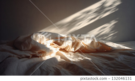 陽光照在床上的淺色毛毯 陽光照在床上的淺色毛毯 132046131