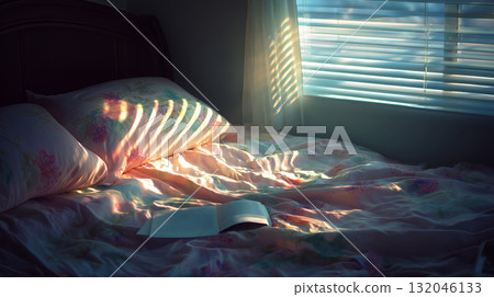 陽光照在床上的淺色毛毯 陽光照在床上的淺色毛毯 132046133