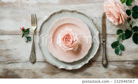 適合婚禮、新娘和派對的粉彩玫瑰和餐桌佈置。 132046567