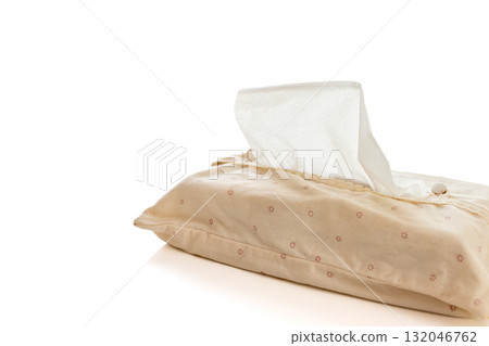 從盒子裡抽出的薄紙 132046762