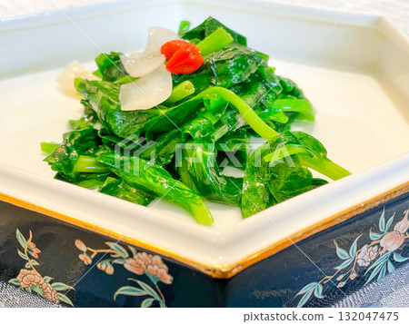 上海菜：炒豌豆苗和百合根 132047475