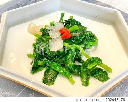 上海菜：炒豌豆苗和百合根 132047478