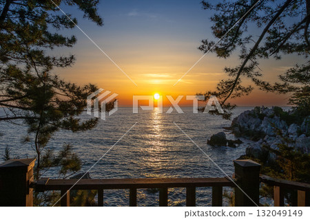 Beautiful sunrise in Samcheok, Gangwon-do Beautiful sunrise in Samcheok, Gangwon-do 132049149