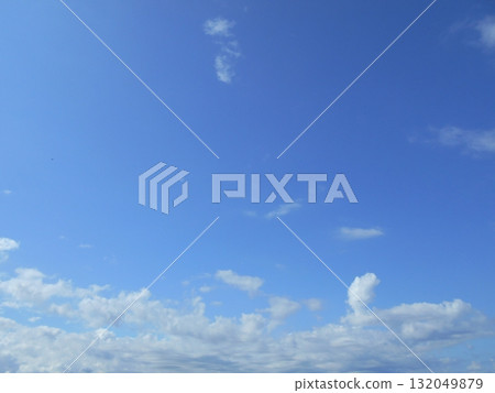 藍天白雲飄浮 132049879