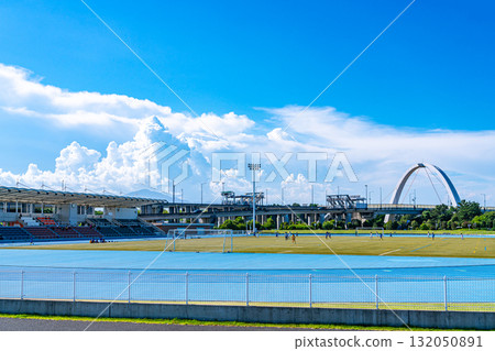[Kanagawa Prefecture] Large summer clouds spread over Yanagishima Sports Park 132050891
