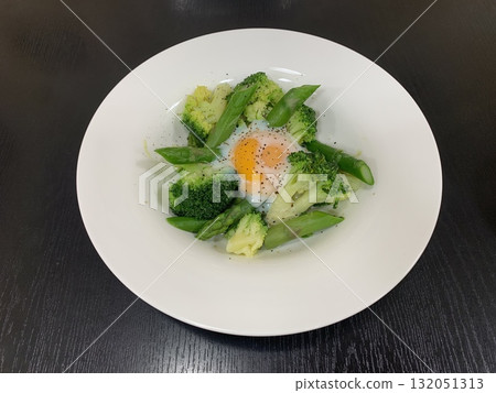 Hot salad with samurai sauce 132051313