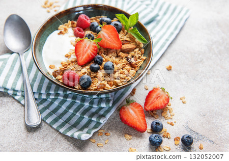 Granola bowl with fresh berries for healthy breakfast 132052007