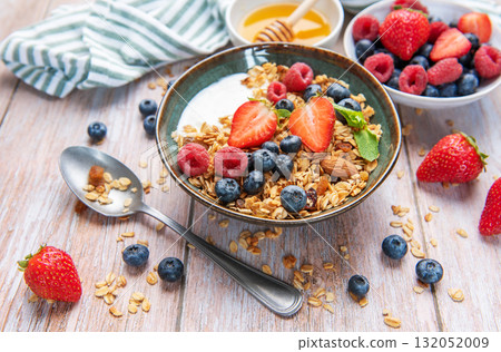 Healthy yogurt granola bowl with fresh berries Healthy yogurt granola bowl with fresh berries 132052009