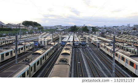 東急電鐵長津田檢查場,許多列車在此停靠 東急電鐵長津田檢查場,許多列車在此停靠 132052157