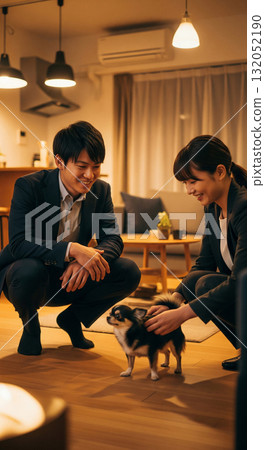 我的狗搖著尾巴跑到我面前。我微笑著蹲下身子,輕輕地撫摸著它。 我的狗搖著尾巴跑到我面前。我微笑著蹲下身子,輕輕地撫摸著它。 132052190