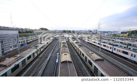 東急電鐵長津田檢查場,許多列車在此停靠 東急電鐵長津田檢查場,許多列車在此停靠 132053344