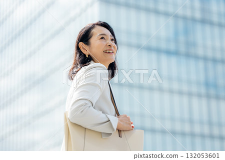 資深女商人 132053601