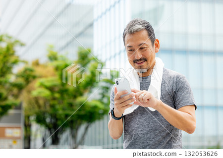 Senior man managing his health with an app Senior man managing his health with an app 132053626