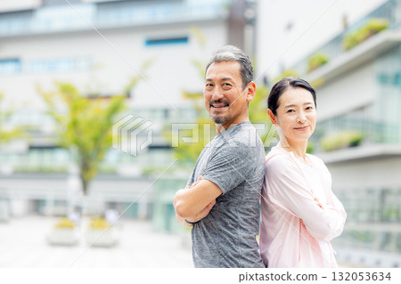 高級夫妻散步 132053634