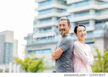 高級夫妻散步 132053637