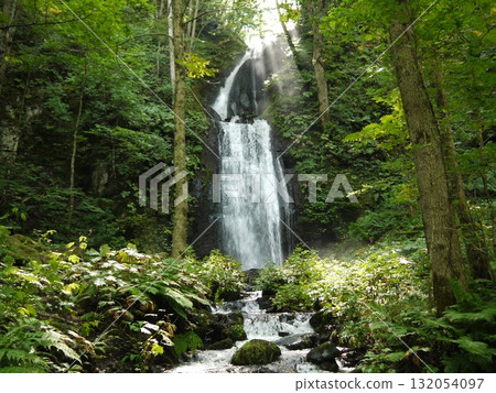 Yunii's waterfall Yunii's waterfall 132054097