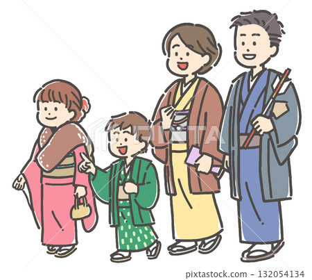 一家四口穿著和服，新年第一次去參拜神社 132054134