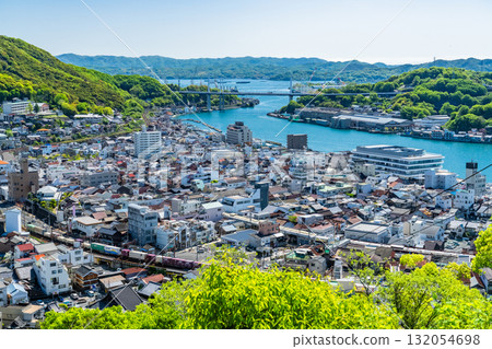 <廣島縣>尾道市街景及山頂景觀的全景 132054698