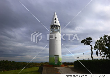 神奈川縣最大的天然島嶼城島上的粟崎燈塔 神奈川縣最大的天然島嶼城島上的粟崎燈塔 132054848