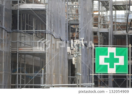 Apartment building construction site (external scaffolding) image during framework construction Apartment building construction site (external scaffolding) image during framework construction 132054909