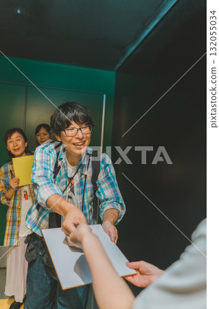 idol, audience, arena 132055034