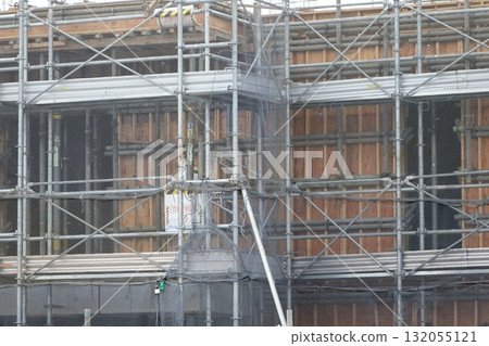 Apartment building construction site (external scaffolding) image during framework construction Apartment building construction site (external scaffolding) image during framework construction 132055121