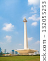 雅加達的 Monas（獨立紀念碑）－印尼的象徵，聳立在藍天之上 132055253