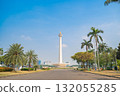 雅加達的 Monas（獨立紀念碑）－印尼的象徵，聳立在藍天之上 132055285