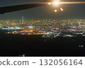 千葉的寶石般夜景（飛機窗外） 132056164