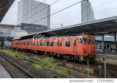 Kiha 40 series Kiha 47 diesel car painted in the capital region colors (Okayama Station, Tsuyama Line, photographed in 2025) Kiha 40 series Kiha 47 diesel car painted in the capital region colors (Okayama Station, Tsuyama Line, photographed in 2025) 132059002