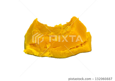 [摳圖透明背景素材] 南瓜丁在鹽中煮至幾乎散開 132060887