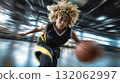 女籃球運動員有力的運球，以運動模糊來表現 132062997