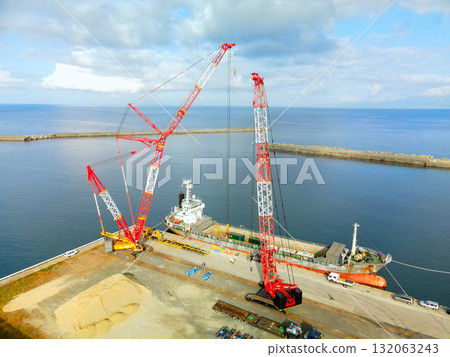 秋季北海道江差町風力發電風力渦輪機運輸基地鳥瞰圖 132063243