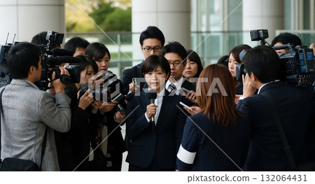 Reporters surrounding the man 132064431