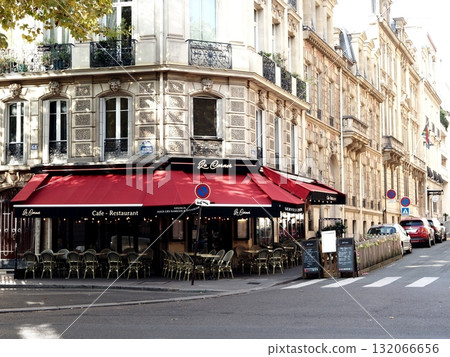 France Paris scenery Paris 16th district Cafe Brasserie Dining Terrace seating along the road France Paris scenery Paris 16th district Cafe Brasserie Dining Terrace seating along the road 132066656