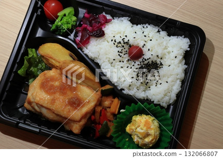Lunch box of the day 132066807