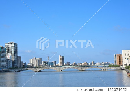 View of Niigata city from Ryuto Bridge (Niigata Prefecture) 132071652