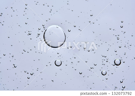 The texture of the serum with bubbles on a neutral background. 132073792