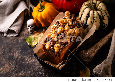 Halloween cake decorated with skull Halloween cake decorated with skull 132073834