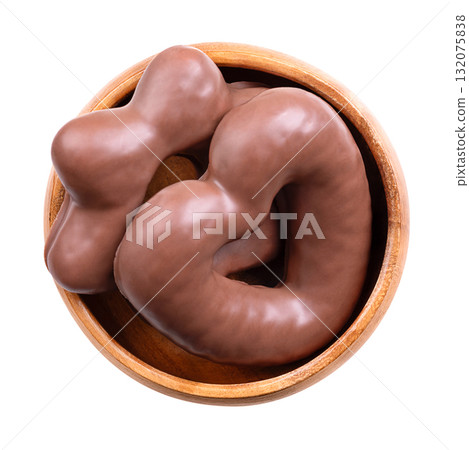 Gingerbread, dipped in milk chocolate, in wooden bowl. Heart and star shaped German Lebkuchen, traditional spicy gingerbread, fluffy and soft like cake, coated with milk chocolate. Isolated over white Gingerbread, dipped in milk chocolate, in wooden bowl. Heart and star shaped German Lebkuchen, traditional spicy gingerbread, fluffy and soft like cake, coated with milk chocolate. Isolated over white 132075838