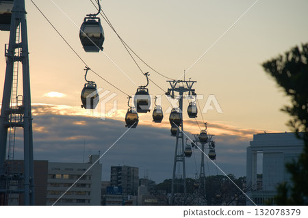 夕陽染紅的索道 夕陽染紅的索道 132078379