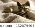 Brass small cat 132079404