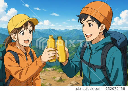 男女在攀登時舉杯敬酒 132079436
