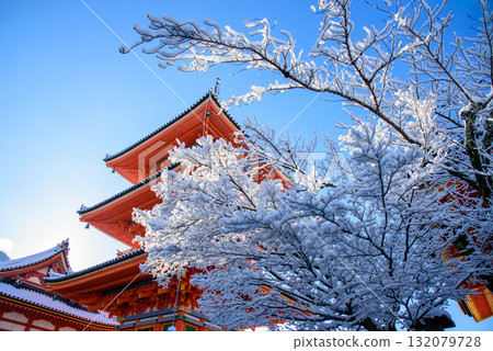 Snow-covered three-story pagoda at Kiyomizu-dera Temple 132079728