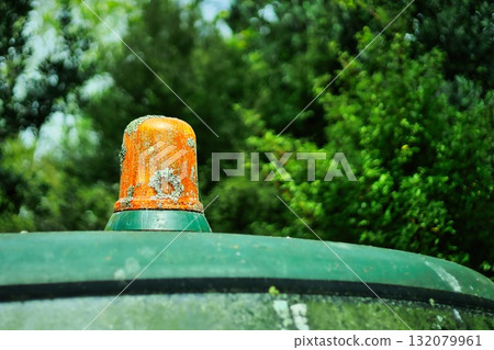 Truck Roof Orange Warning Light Truck Roof Orange Warning Light 132079961