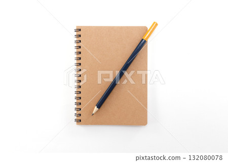 記事本白色背景 132080078